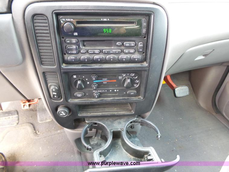 image for item J4126 2003 Ford Windstar LX van