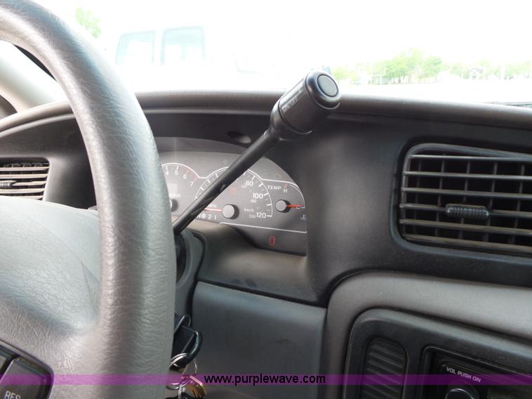 image for item J4126 2003 Ford Windstar LX van