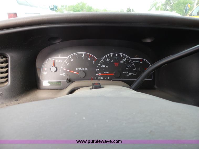 image for item J4126 2003 Ford Windstar LX van