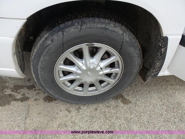 image for item J4126 2003 Ford Windstar LX van