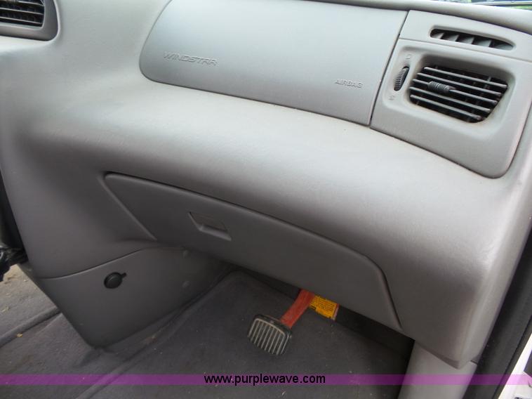 image for item J4126 2003 Ford Windstar LX van