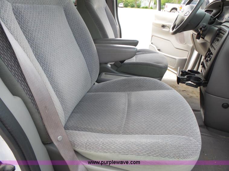 image for item J4126 2003 Ford Windstar LX van