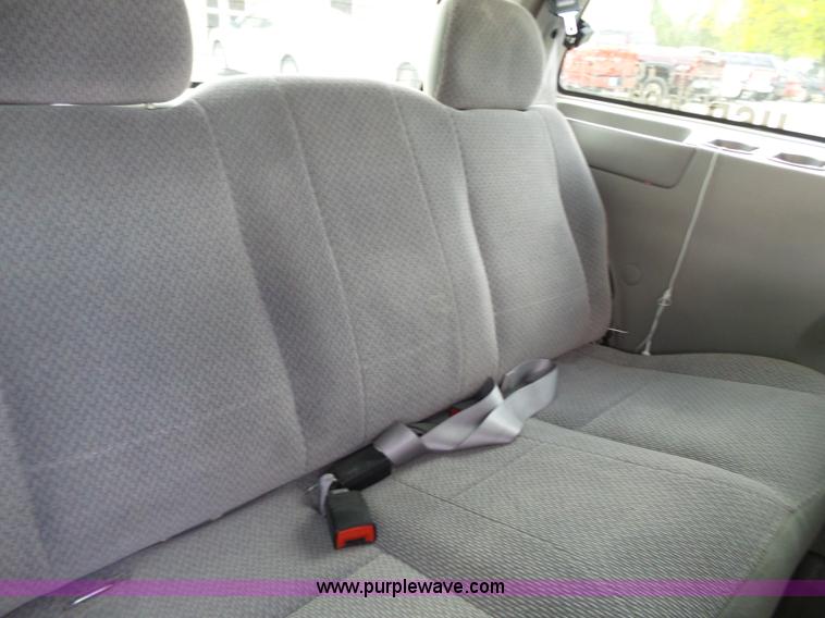 image for item J4126 2003 Ford Windstar LX van