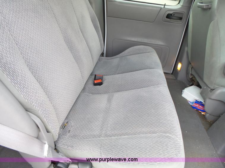 image for item J4126 2003 Ford Windstar LX van