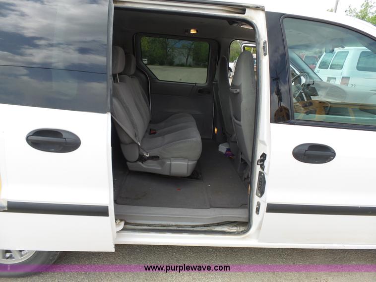 image for item J4126 2003 Ford Windstar LX van