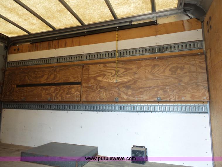 image for item J4134 2001 Chevrolet Express G3500 box truck