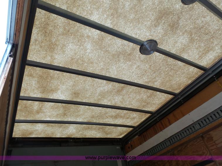 image for item J4134 2001 Chevrolet Express G3500 box truck