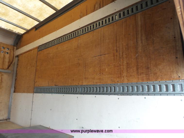 image for item J4134 2001 Chevrolet Express G3500 box truck