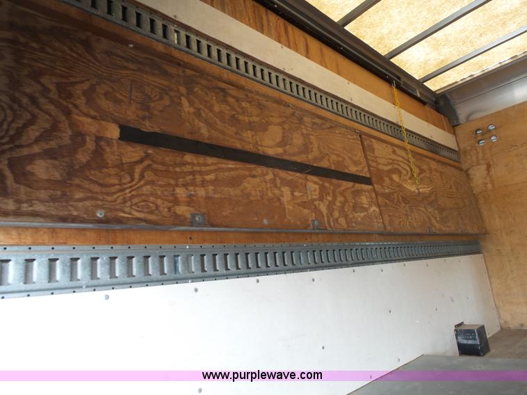 image for item J4134 2001 Chevrolet Express G3500 box truck