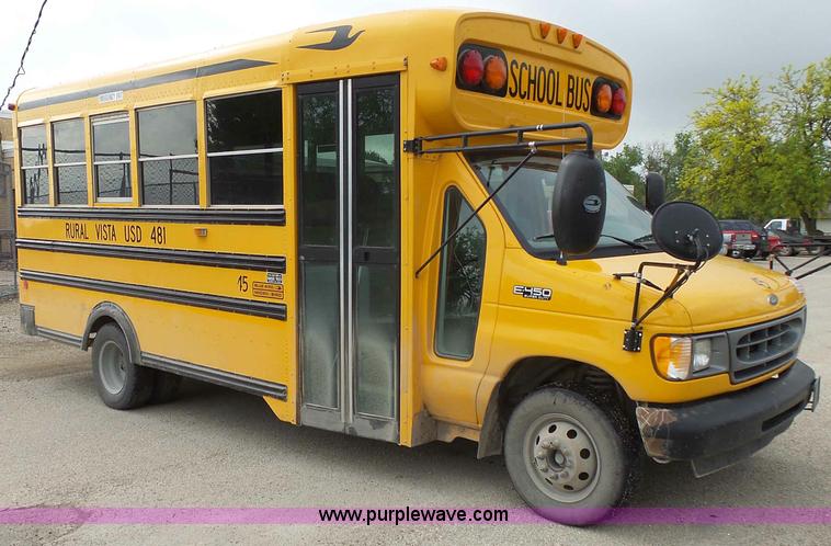 image for item J4137 2001 Ford 801 bus