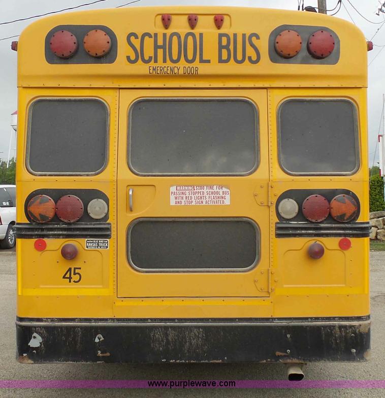 image for item J4137 2001 Ford 801 bus