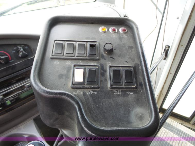 image for item J4137 2001 Ford 801 bus