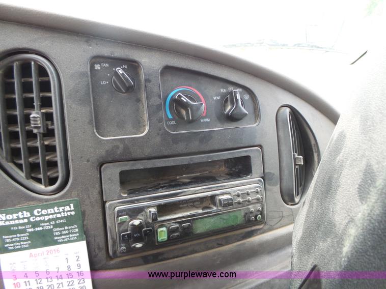 image for item J4137 2001 Ford 801 bus