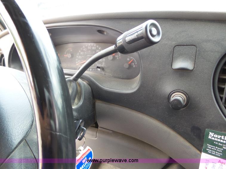 image for item J4137 2001 Ford 801 bus