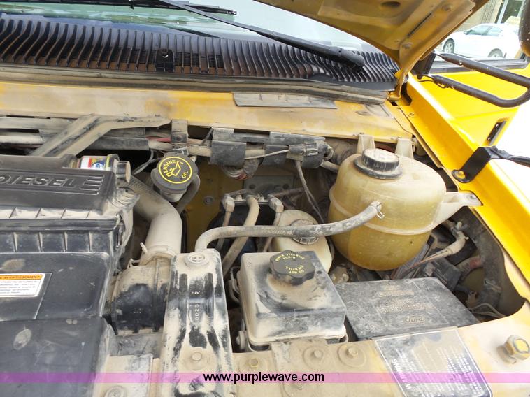 image for item J4137 2001 Ford 801 bus