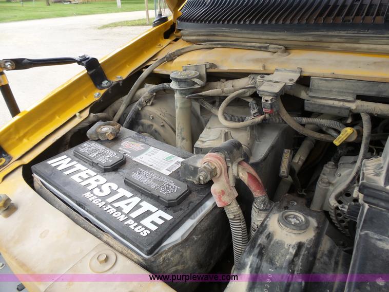 image for item J4137 2001 Ford 801 bus