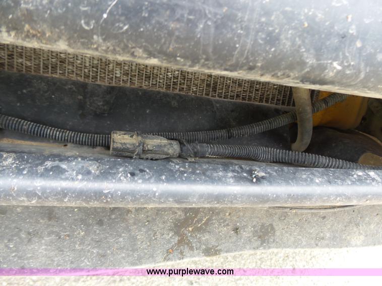 image for item J4137 2001 Ford 801 bus