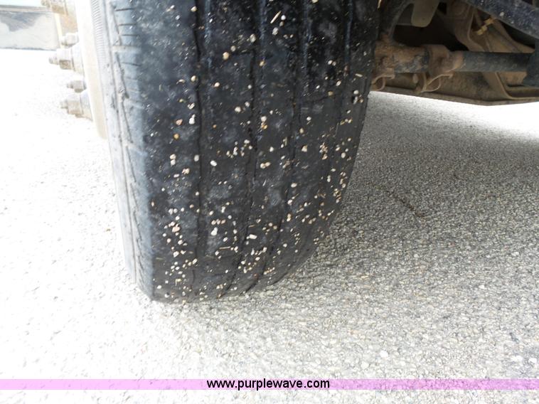 image for item J4137 2001 Ford 801 bus