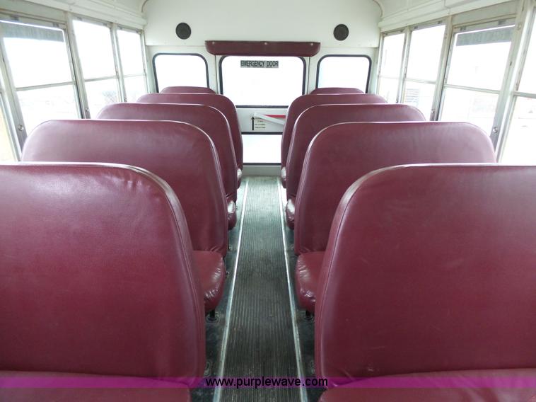 image for item J4137 2001 Ford 801 bus