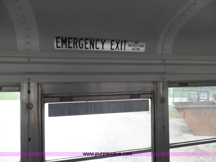 image for item J4137 2001 Ford 801 bus