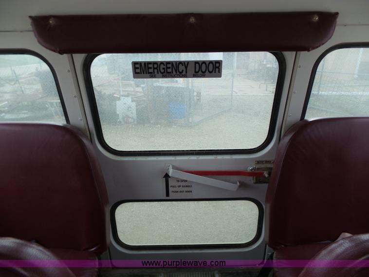 image for item J4137 2001 Ford 801 bus