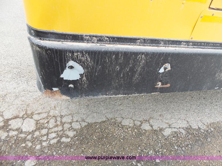 image for item J4137 2001 Ford 801 bus
