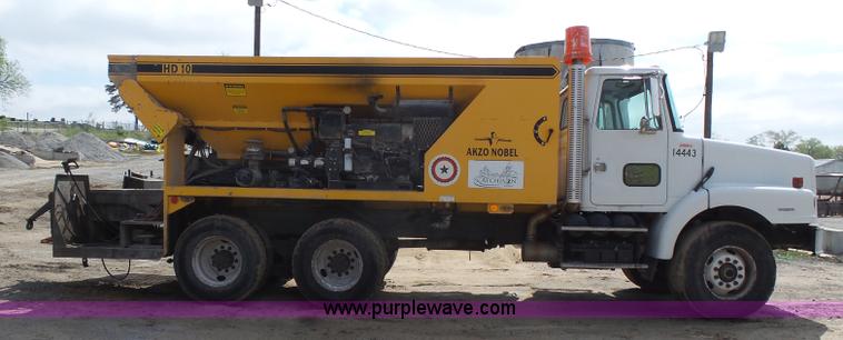 image for item J4139 1999 Volvo WG Akzo Nobel slurry truck