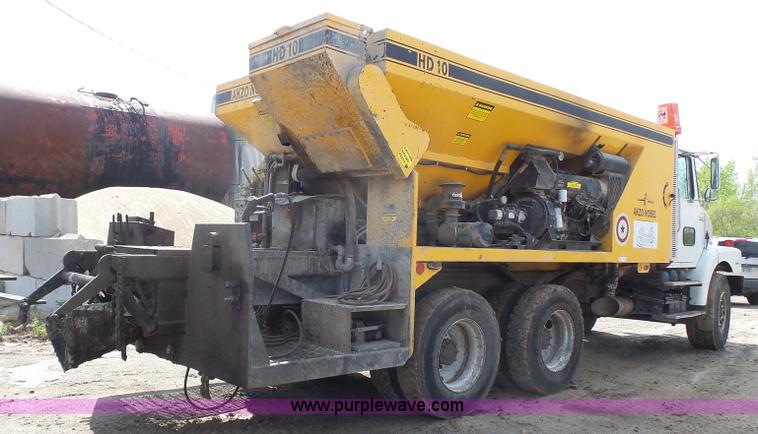 image for item J4139 1999 Volvo WG Akzo Nobel slurry truck