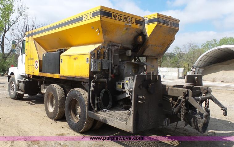 image for item J4139 1999 Volvo WG Akzo Nobel slurry truck