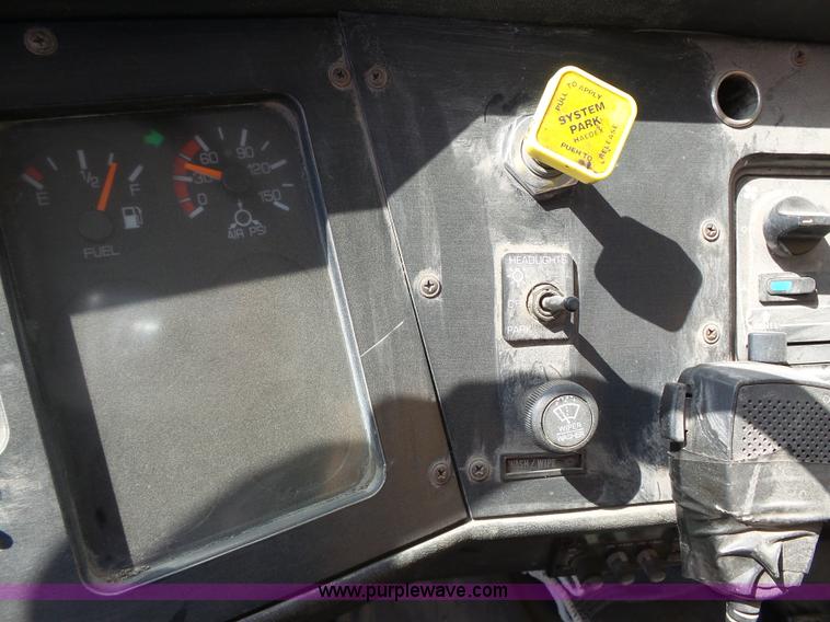 image for item J4139 1999 Volvo WG Akzo Nobel slurry truck