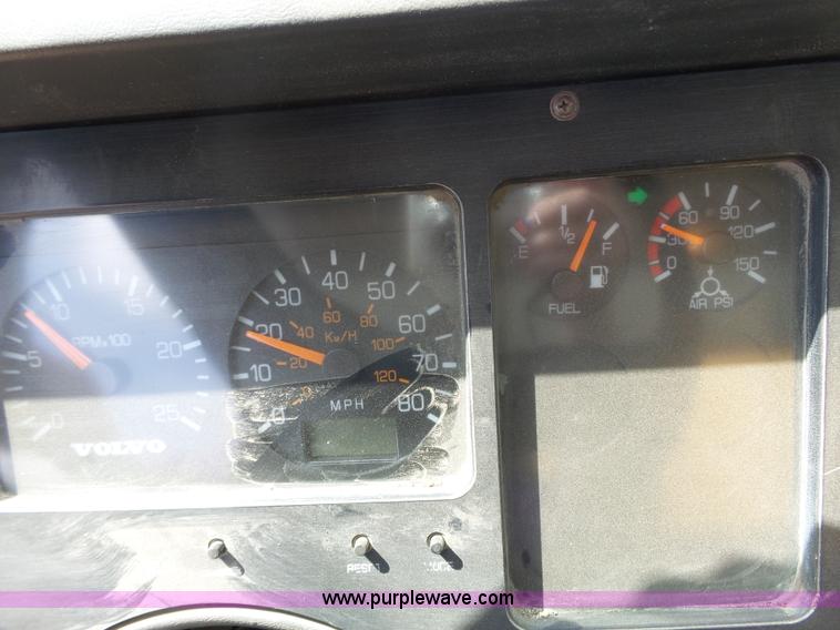 image for item J4139 1999 Volvo WG Akzo Nobel slurry truck