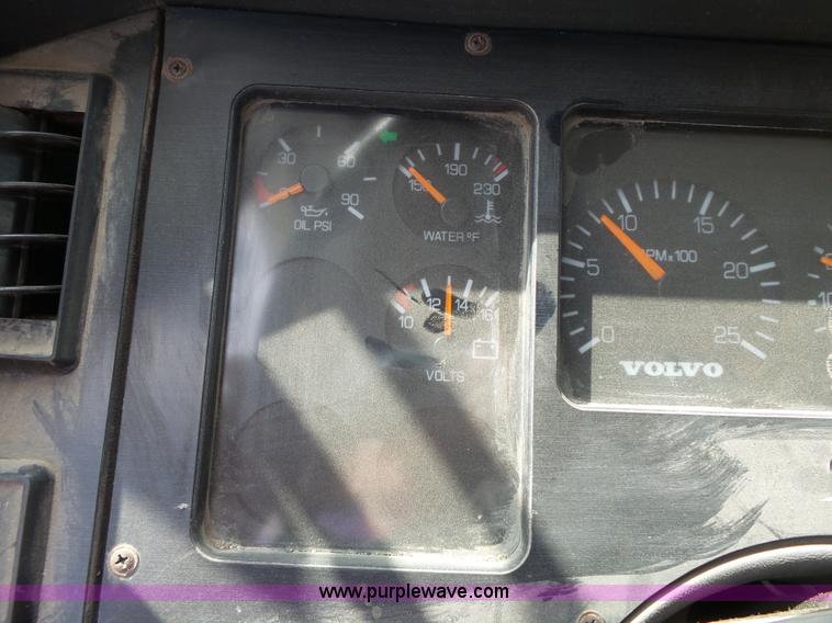 image for item J4139 1999 Volvo WG Akzo Nobel slurry truck