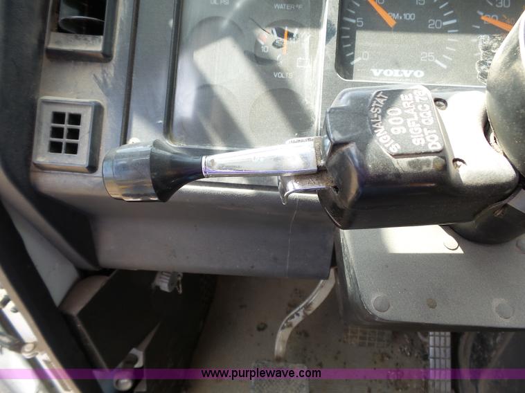 image for item J4139 1999 Volvo WG Akzo Nobel slurry truck