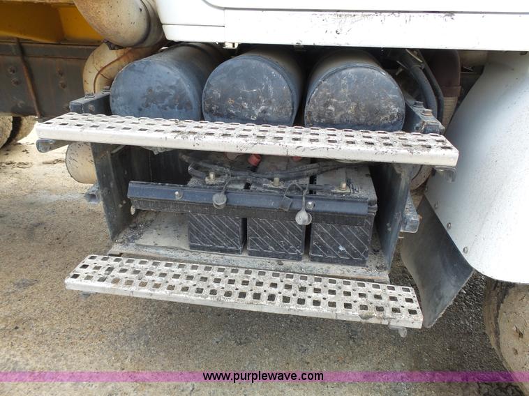 image for item J4139 1999 Volvo WG Akzo Nobel slurry truck