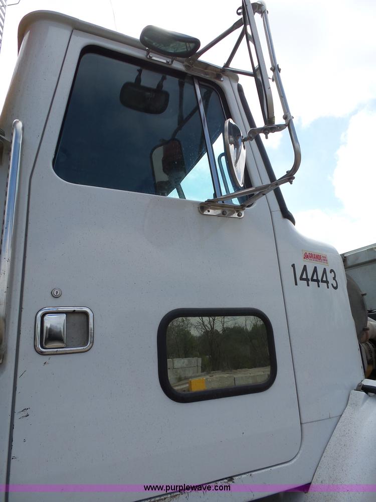 image for item J4139 1999 Volvo WG Akzo Nobel slurry truck