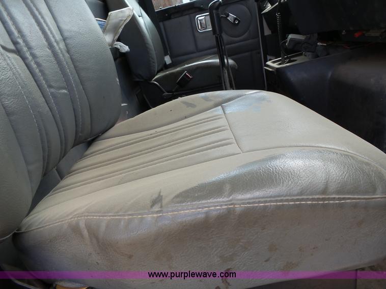 image for item J4139 1999 Volvo WG Akzo Nobel slurry truck