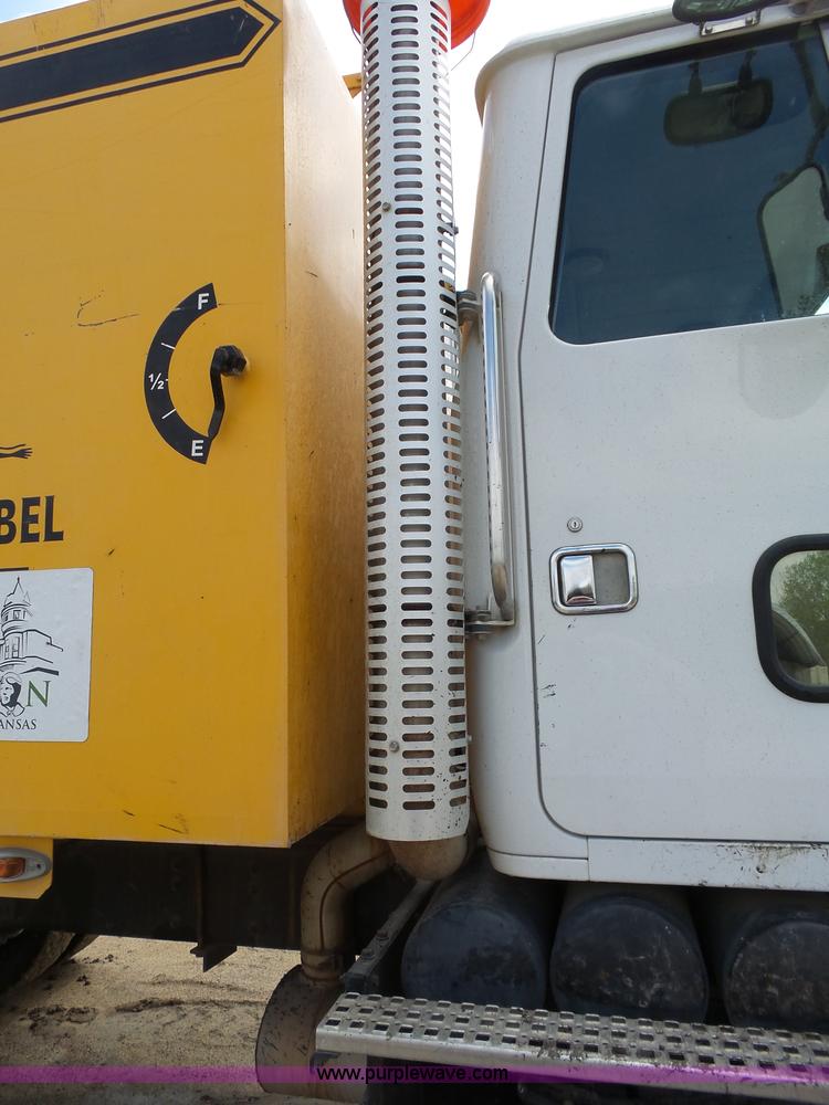 image for item J4139 1999 Volvo WG Akzo Nobel slurry truck