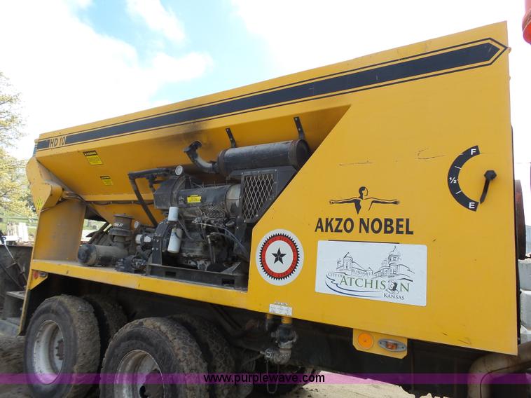 image for item J4139 1999 Volvo WG Akzo Nobel slurry truck