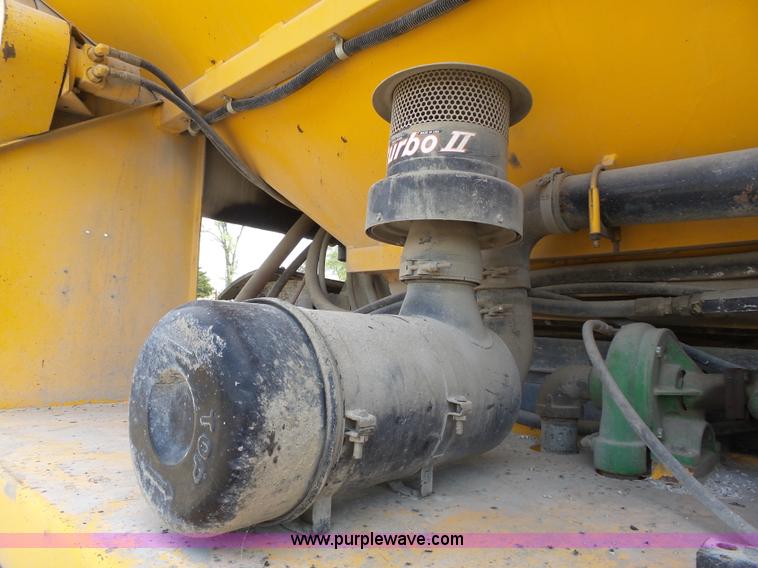 image for item J4139 1999 Volvo WG Akzo Nobel slurry truck