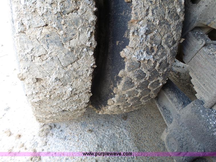 image for item J4139 1999 Volvo WG Akzo Nobel slurry truck