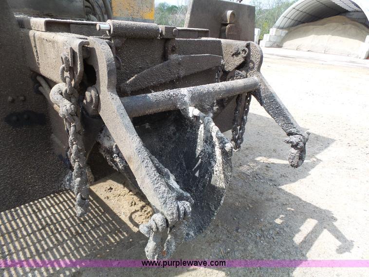 image for item J4139 1999 Volvo WG Akzo Nobel slurry truck