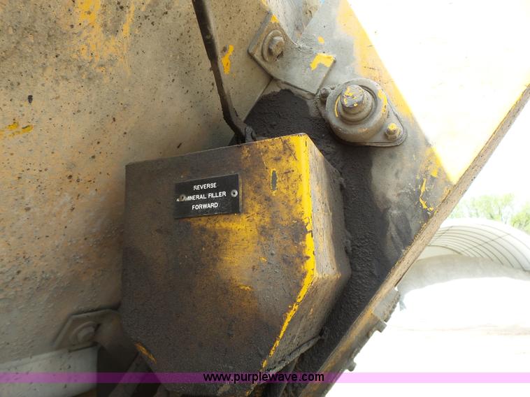 image for item J4139 1999 Volvo WG Akzo Nobel slurry truck