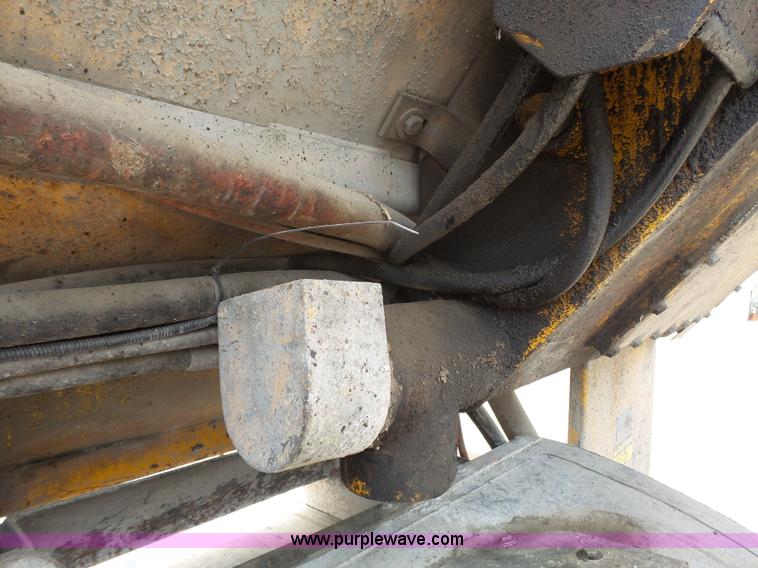 image for item J4139 1999 Volvo WG Akzo Nobel slurry truck