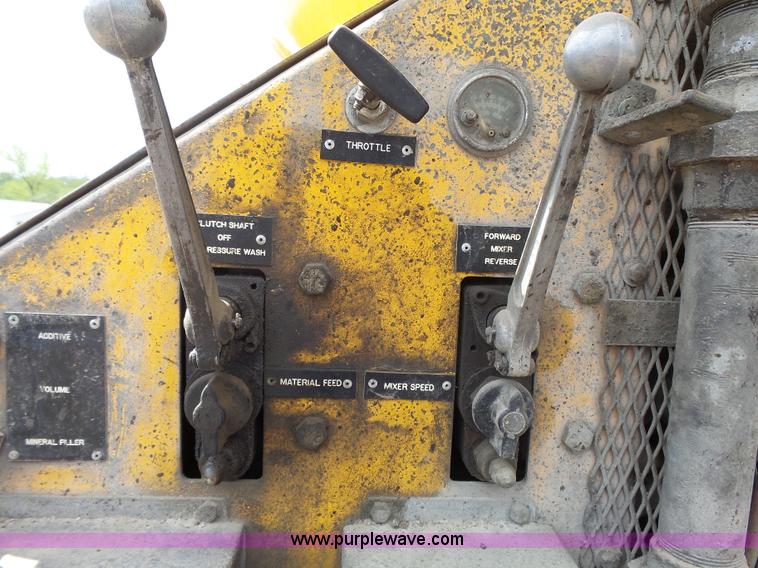 image for item J4139 1999 Volvo WG Akzo Nobel slurry truck