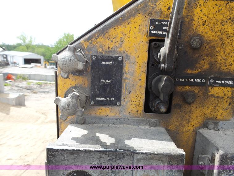 image for item J4139 1999 Volvo WG Akzo Nobel slurry truck