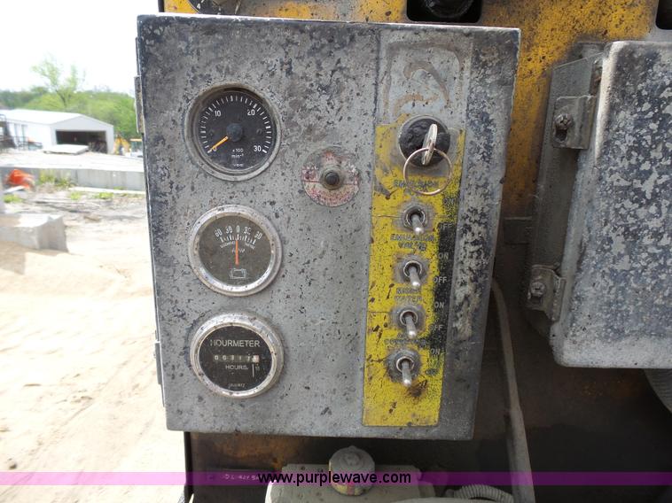 image for item J4139 1999 Volvo WG Akzo Nobel slurry truck