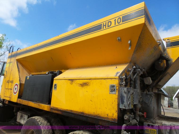 image for item J4139 1999 Volvo WG Akzo Nobel slurry truck