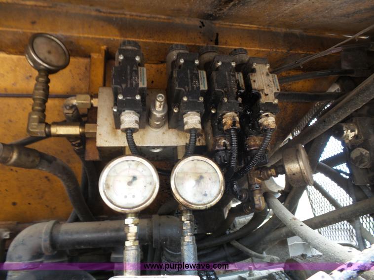 image for item J4139 1999 Volvo WG Akzo Nobel slurry truck