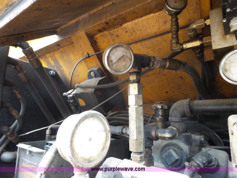 image for item J4139 1999 Volvo WG Akzo Nobel slurry truck