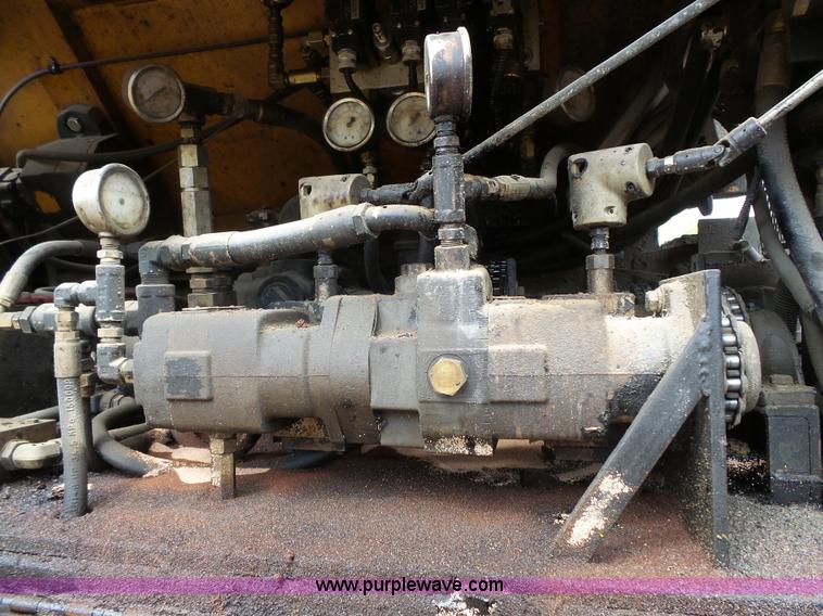 image for item J4139 1999 Volvo WG Akzo Nobel slurry truck